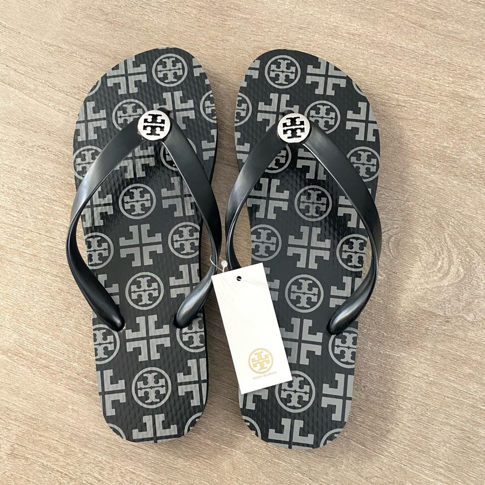 New Tory Burch Travelers Square Logo Flip Flops Silver Hardware Women Size 8 NWT